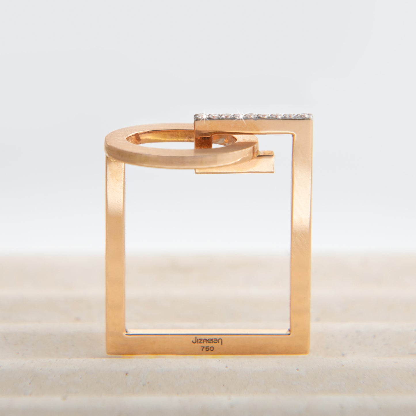 Oval & Square Ring